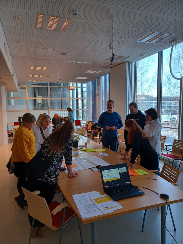 Mente vahvistaa henkilöstön valmiuksia tukea asukkaiden digiarkea